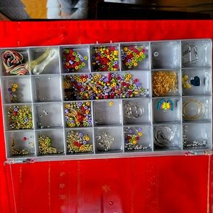 Bead tray with beads and necklace/bracelet kit